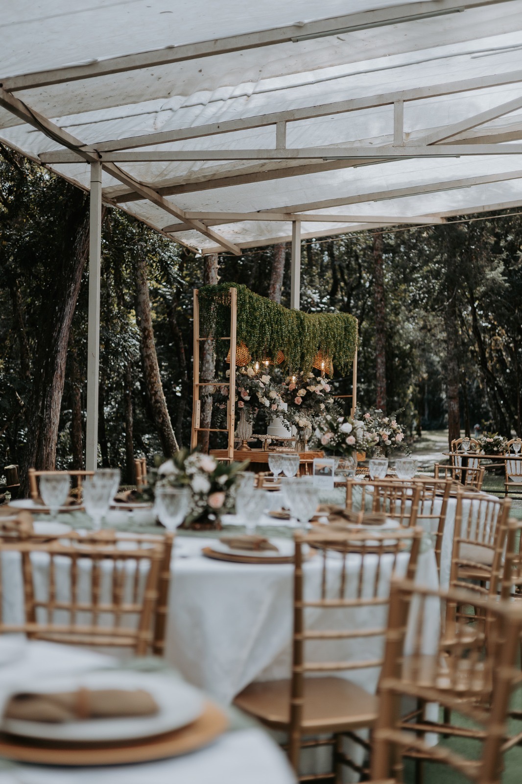 Serra Garden — salão sob tenda no bosque
